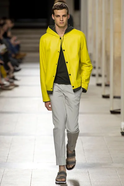 Look 22